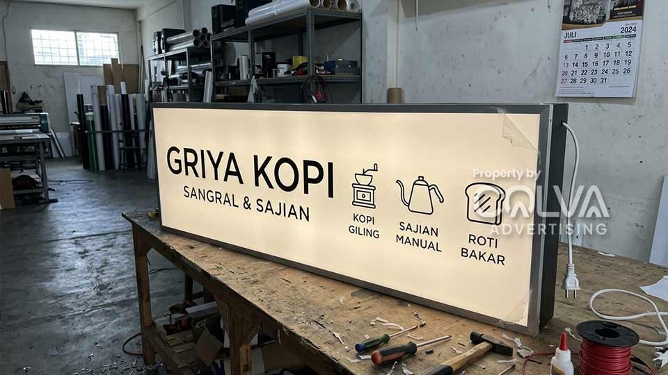 renovasi signage toko lama